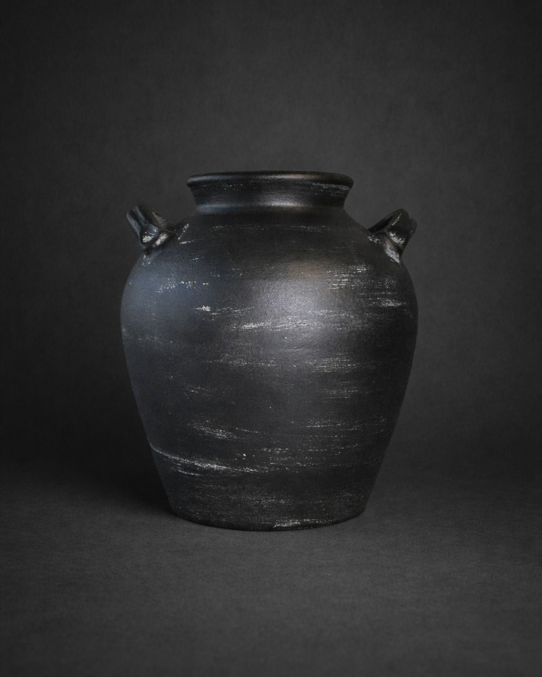 Vaselle Noir Terracotta Vase