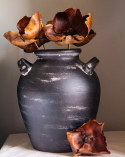 Vaselle Noir Terracotta Vase