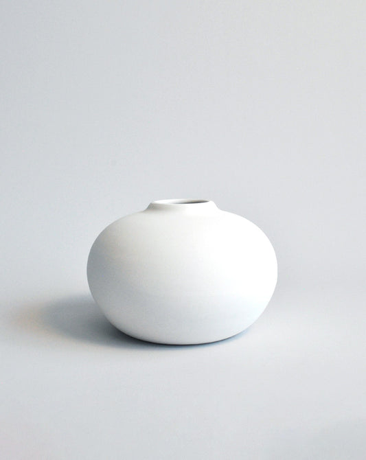 Smooth sculpt Sphere vase